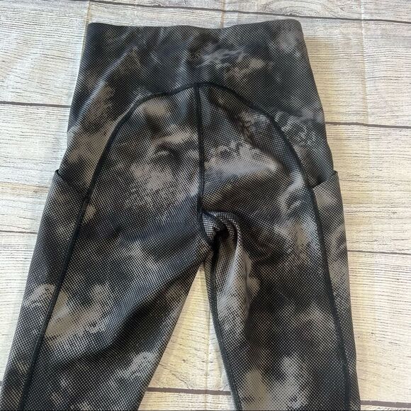 Athleta 598755 Ultimate Stash Pocket Printed Capri Black Print Women's Extra Sm - Picture 7 of 13